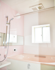かわいいらしいピンクを基調としたバスルーム